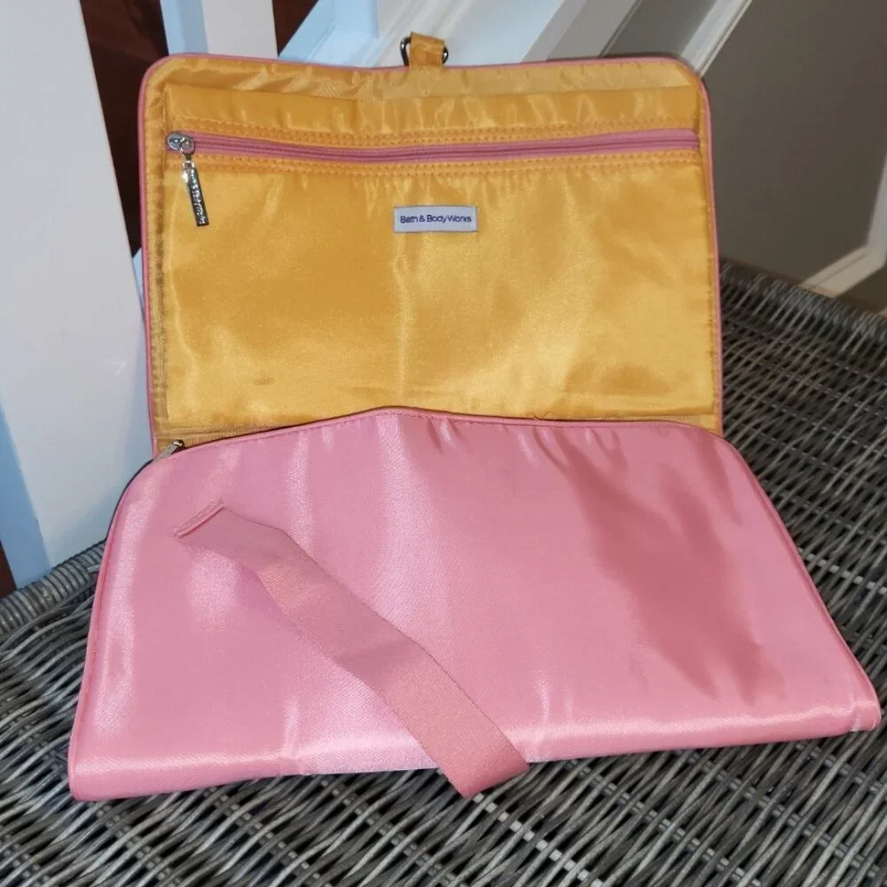 Bath and Body Works Hanging Foldable Organizer Luggage Accessory